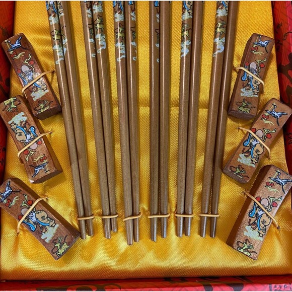 New Set High Ranking Present Chopsticks China & Rests 6 Pairs Wooden Novelty - Picture 5 of 12
